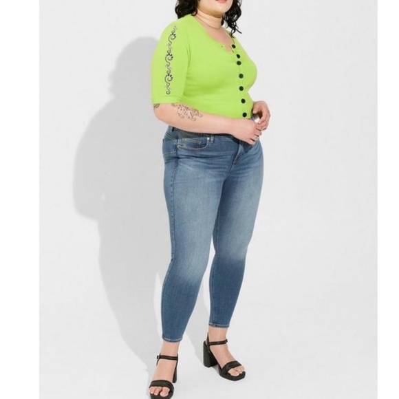 Torrid NWT Warner Bros Beetlejuice Button Up Elbow Sleeve Shrug Halloween - Picture 4 of 6